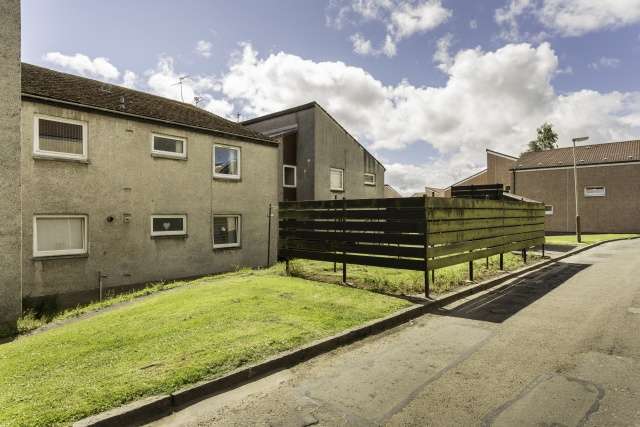  Image of 2 bedroom Flat for sale in Yarrow Terrace Dundee DD2 at Dundee, DD2 4EA