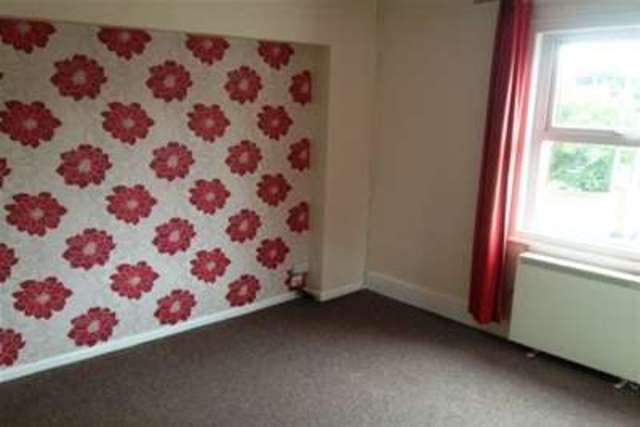  Image of 2 bedroom Flat to rent in Camborne Grove Yeovil BA21 at Yeovil, BA21 5DG