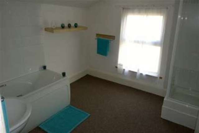  Image of 2 bedroom Flat to rent in Camborne Grove Yeovil BA21 at Yeovil, BA21 5DG