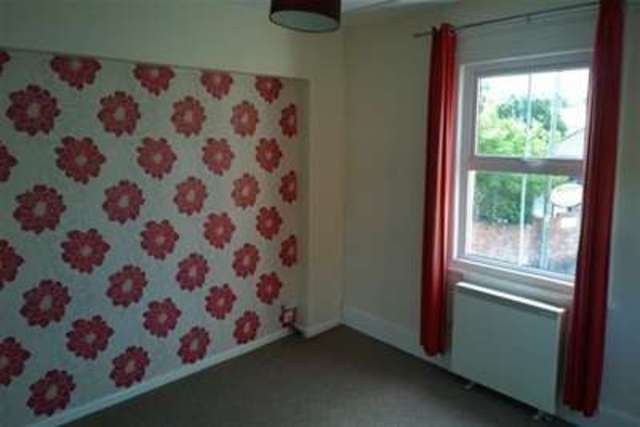  Image of 2 bedroom Flat to rent in Camborne Grove Yeovil BA21 at Yeovil, BA21 5DG