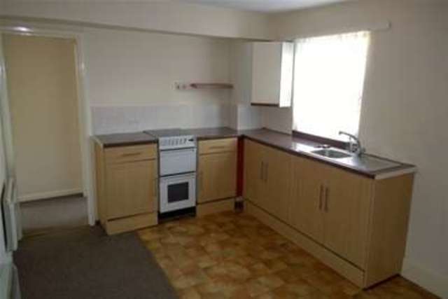  Image of 2 bedroom Flat to rent in Camborne Grove Yeovil BA21 at Yeovil, BA21 5DG