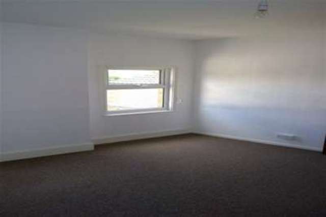  Image of 2 bedroom Flat to rent in Camborne Grove Yeovil BA21 at Yeovil, BA21 5DG