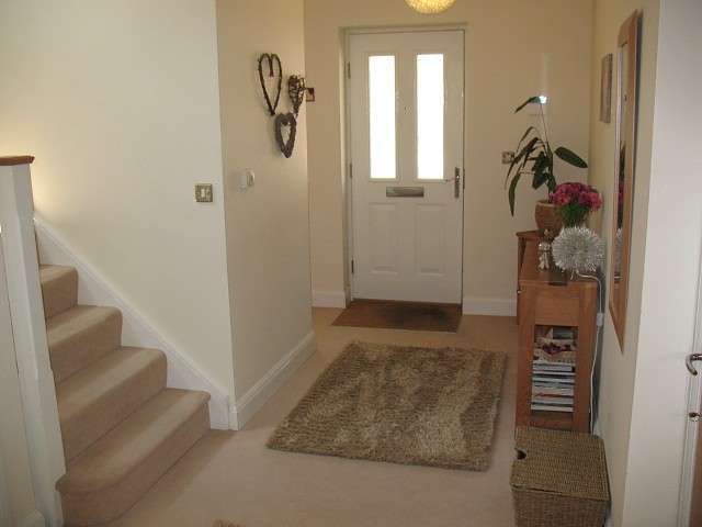  Image of 5 bedroom Semi-Detached house to rent in Wolage Drive Grove Wantage OX12 at Grove  Wantage, OX12 9FB
