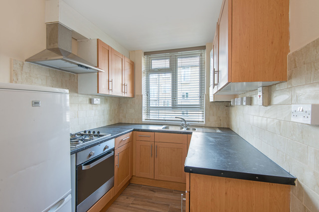  Image of 1 bedroom Flat to rent in Dobson Close London NW6 at Swiss Cottage  London, NW6 4RS