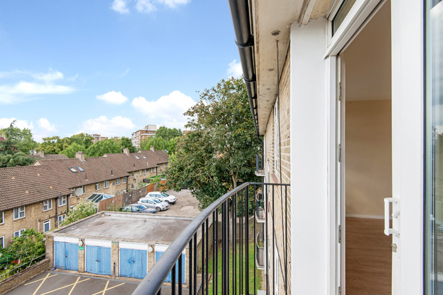  Image of 1 bedroom Flat to rent in Dobson Close London NW6 at Swiss Cottage  London, NW6 4RS