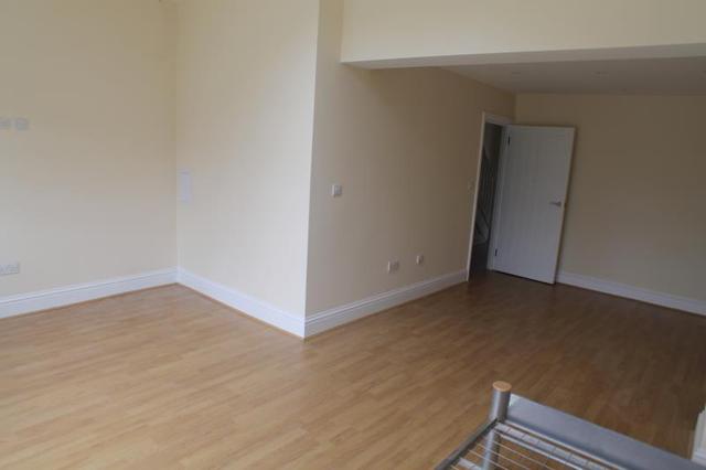  Image of 4 bedroom Semi-Detached house to rent in Upminster Road South Rainham RM13 at Upminister Road South  Rainham, RM13 9AX