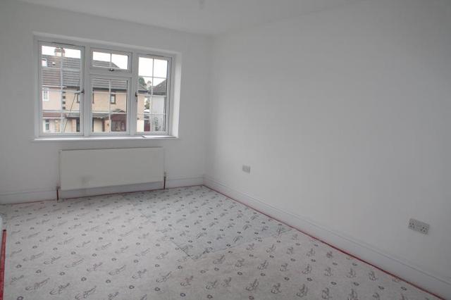  Image of 4 bedroom Semi-Detached house to rent in Upminster Road South Rainham RM13 at Upminister Road South  Rainham, RM13 9AX