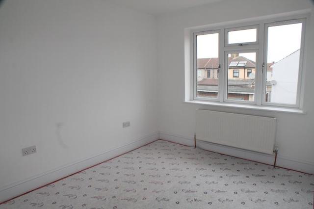  Image of 4 bedroom Semi-Detached house to rent in Upminster Road South Rainham RM13 at Upminister Road South  Rainham, RM13 9AX
