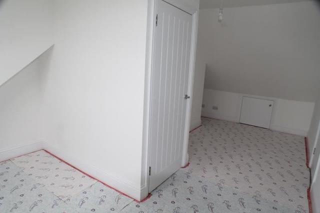  Image of 4 bedroom Semi-Detached house to rent in Upminster Road South Rainham RM13 at Upminister Road South  Rainham, RM13 9AX
