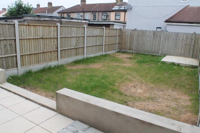  Image of 4 bedroom Semi-Detached house to rent in Upminster Road South Rainham RM13 at Upminister Road South  Rainham, RM13 9AX