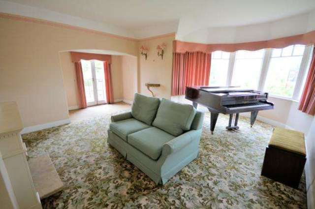  Image of 3 bedroom Apartment for sale in Holbeck Hill Scarborough YO11 at 12a Holbeck Hill  Scarborough, YO11 2XD