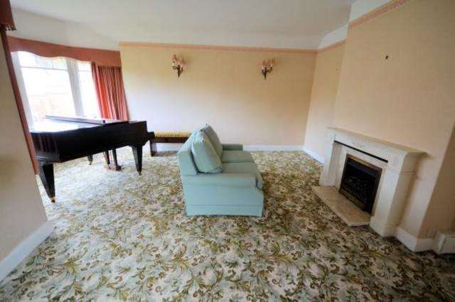  Image of 3 bedroom Apartment for sale in Holbeck Hill Scarborough YO11 at 12a Holbeck Hill  Scarborough, YO11 2XD