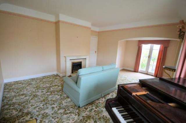  Image of 3 bedroom Apartment for sale in Holbeck Hill Scarborough YO11 at 12a Holbeck Hill  Scarborough, YO11 2XD