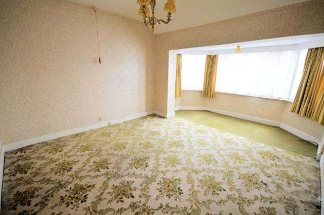  Image of 3 bedroom Apartment for sale in Holbeck Hill Scarborough YO11 at 12a Holbeck Hill  Scarborough, YO11 2XD