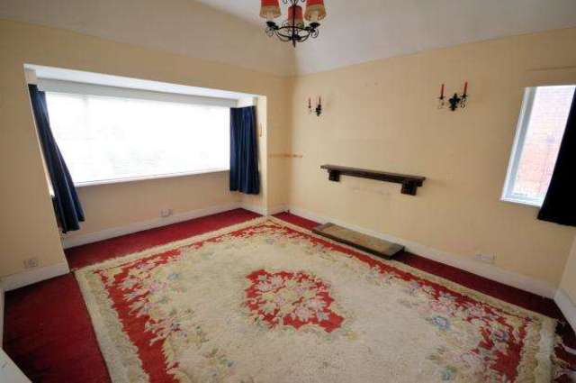  Image of 3 bedroom Apartment for sale in Holbeck Hill Scarborough YO11 at 12a Holbeck Hill  Scarborough, YO11 2XD