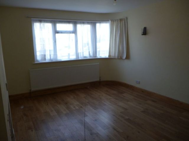  Image of 2 bedroom Maisonette to rent in Laleham Avenue London NW7 at Laleham Avenue  Mill Hill, NW7 3HL
