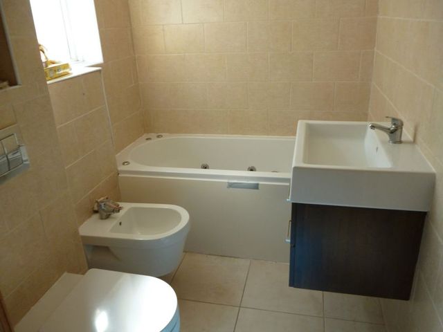  Image of 2 bedroom Maisonette to rent in Laleham Avenue London NW7 at Laleham Avenue  Mill Hill, NW7 3HL