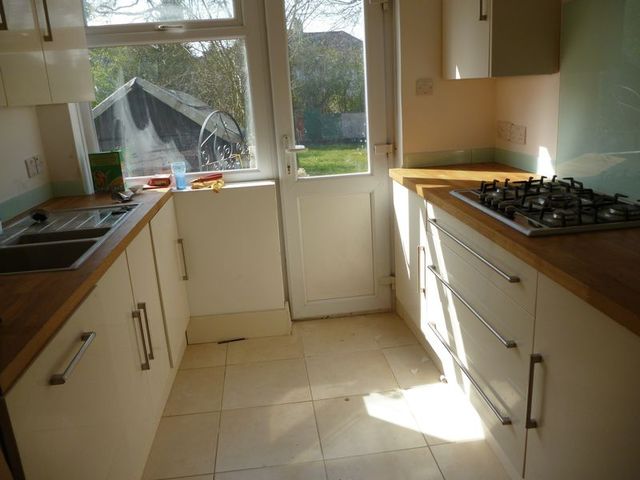  Image of 2 bedroom Maisonette to rent in Laleham Avenue London NW7 at Laleham Avenue  Mill Hill, NW7 3HL