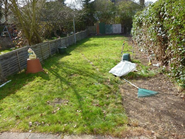  Image of 2 bedroom Maisonette to rent in Laleham Avenue London NW7 at Laleham Avenue  Mill Hill, NW7 3HL