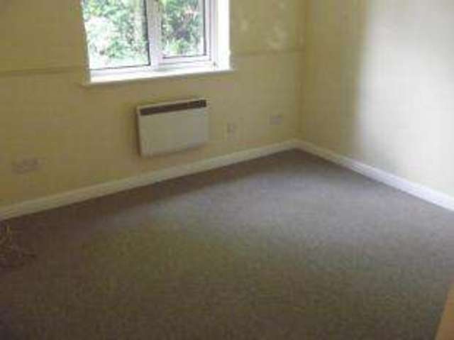  Image of 1 bedroom Flat for sale in St. Annes Road Southampton SO19 at 32 St. Annes Road Southampton Woolston, SO19 9PL