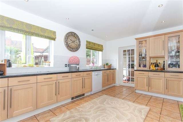  Image of 5 bedroom Detached house for sale in Groveley Lane Rednal Birmingham B45 at 492 Groveley Lane  Cofton Hackett, B45 8UD