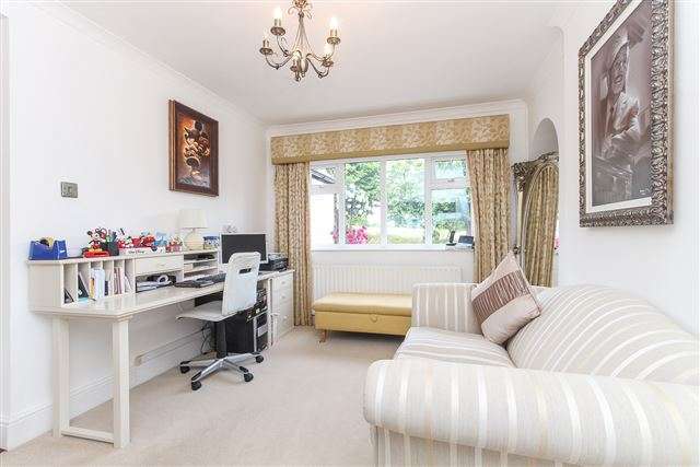  Image of 5 bedroom Detached house for sale in Groveley Lane Rednal Birmingham B45 at 492 Groveley Lane  Cofton Hackett, B45 8UD