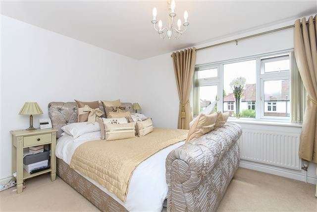  Image of 5 bedroom Detached house for sale in Groveley Lane Rednal Birmingham B45 at 492 Groveley Lane  Cofton Hackett, B45 8UD