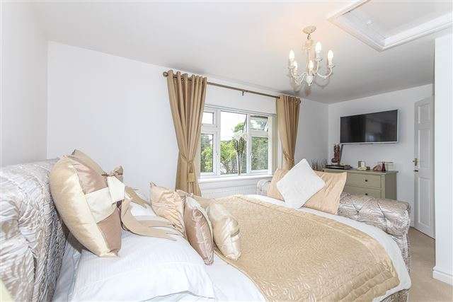  Image of 5 bedroom Detached house for sale in Groveley Lane Rednal Birmingham B45 at 492 Groveley Lane  Cofton Hackett, B45 8UD