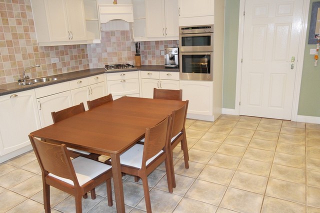  Image of 5 bedroom Detached house to rent in Florence Way Knaphill Woking GU21 at Knaphill  Woking, GU21 2FE