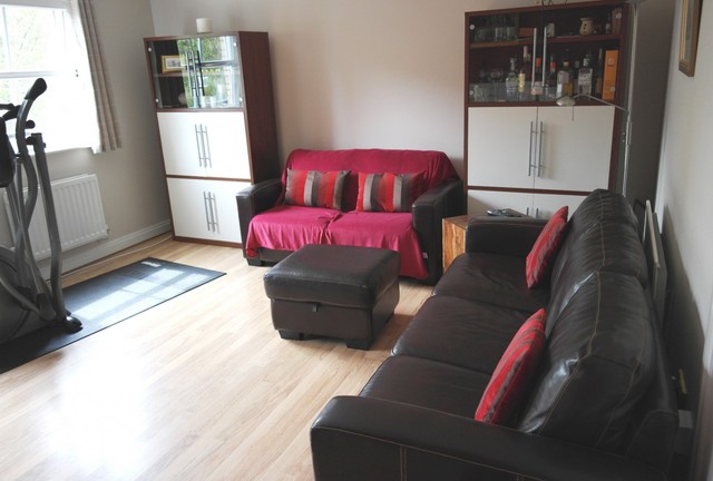  Image of 5 bedroom Detached house to rent in Florence Way Knaphill Woking GU21 at Knaphill  Woking, GU21 2FE