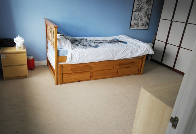  Image of 5 bedroom Detached house to rent in Florence Way Knaphill Woking GU21 at Knaphill  Woking, GU21 2FE