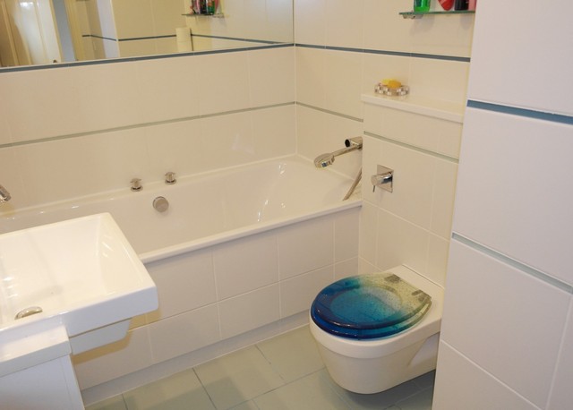  Image of 5 bedroom Detached house to rent in Florence Way Knaphill Woking GU21 at Knaphill  Woking, GU21 2FE