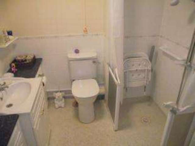  Image of 1 bedroom Flat for sale in Bitterne Road East Southampton SO18 at 527 Bitterne Road East Southampton Bitterne, SO18 5BQ