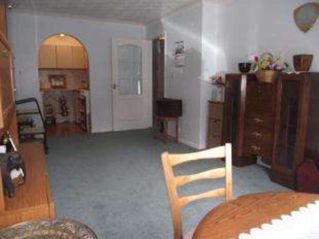  Image of 1 bedroom Flat for sale in Bitterne Road East Southampton SO18 at 527 Bitterne Road East Southampton Bitterne, SO18 5BQ
