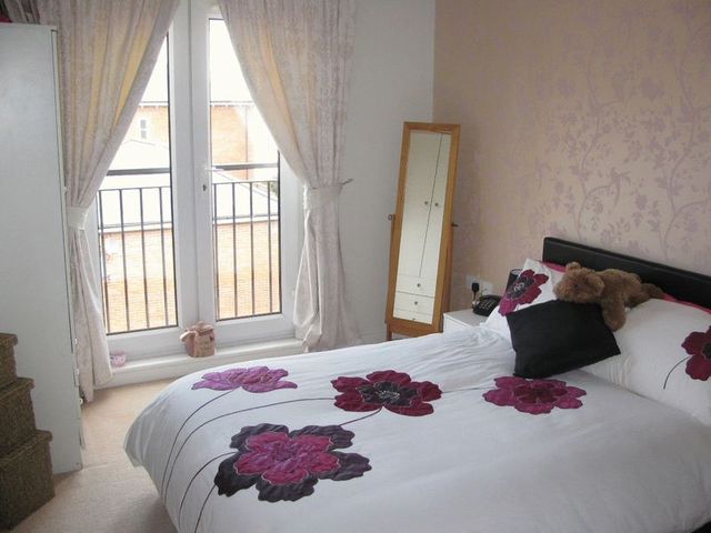  Image of 1 bedroom Flat for sale in Great Western Road Gloucester GL1 at 8 Lime Court, Great Western Road  Gloucester, GL1 3PP