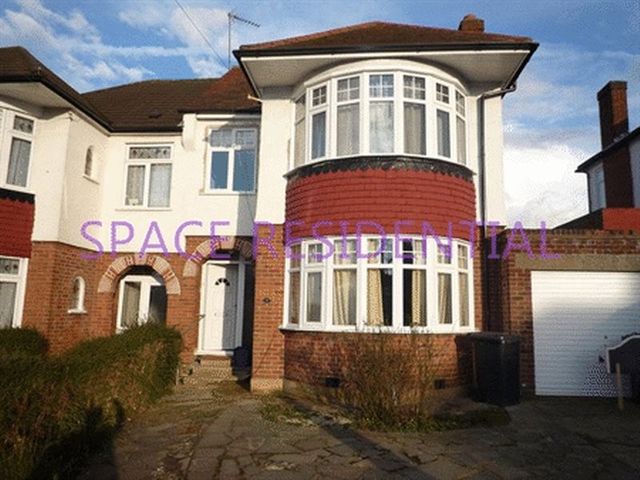  Image of 3 bedroom Semi-Detached house to rent in Fernside Avenue London NW7 at Fernside Avenue  Mill Hill, NW7 3BD