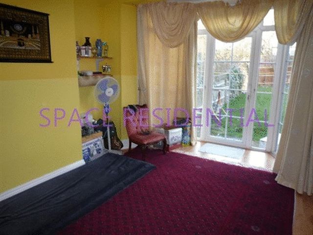  Image of 3 bedroom Semi-Detached house to rent in Fernside Avenue London NW7 at Fernside Avenue  Mill Hill, NW7 3BD
