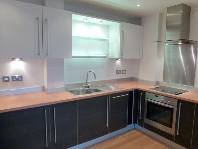  Image of 1 bedroom Apartment to rent in Walnut Tree Close Guildford GU1 at Abbots Yard Walnut Tree Close Guildford, GU1 4RW