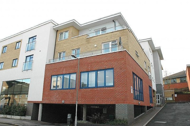  Image of 1 bedroom Apartment to rent in Walnut Tree Close Guildford GU1 at Abbots Yard Walnut Tree Close Guildford, GU1 4RW