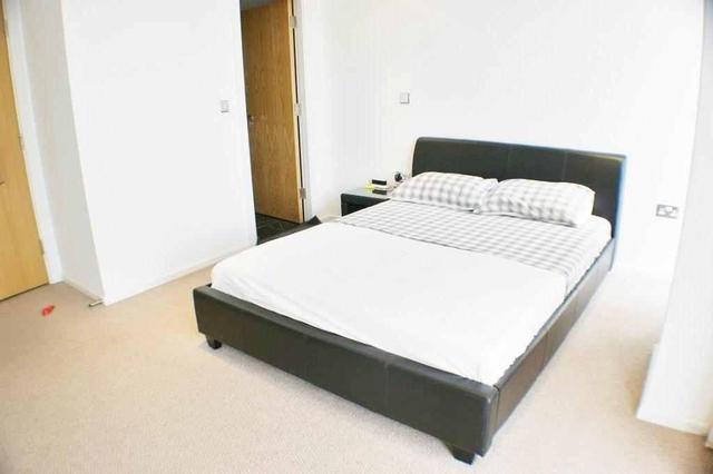 Image of 2 bedroom Flat to rent in Millharbour London E14 at Canary Wharf  London, E14 9DF