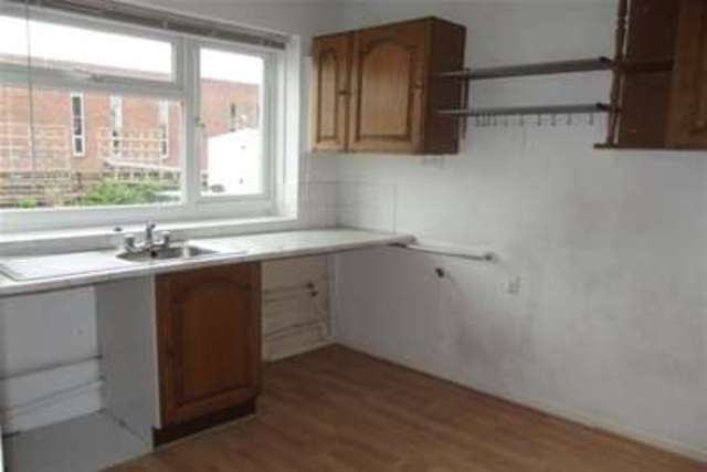 Image of 3 bedroom Maisonette to rent in Adastral Square Poole BH17 at Poole, BH17 8SA
