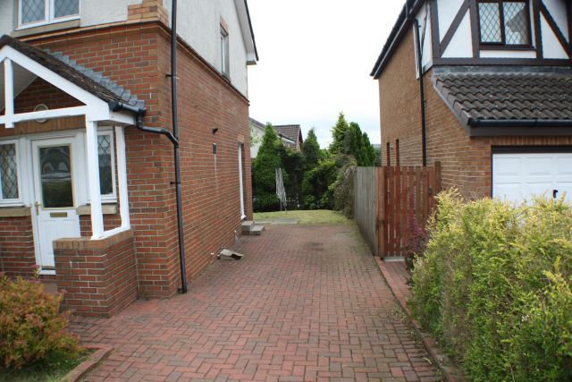  Image of 3 bedroom Detached house to rent in Alba Gardens Carluke ML8 at Carluke South Lanarkshire South Lanarkshire, ML8 5UZ