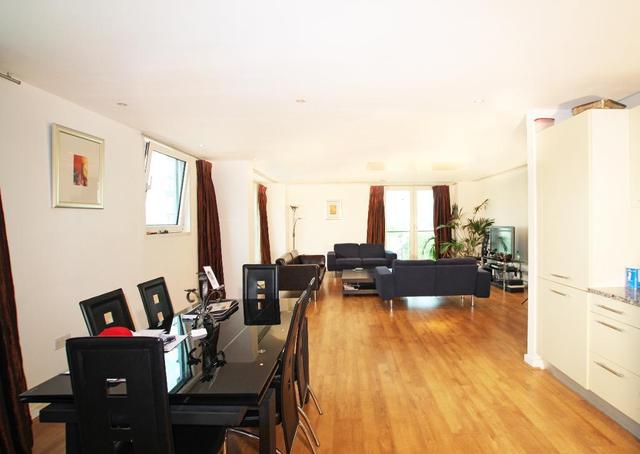  Image of 3 bedroom Flat to rent in Albert Embankment London SE1 at Westminster  London, SE1 7HG