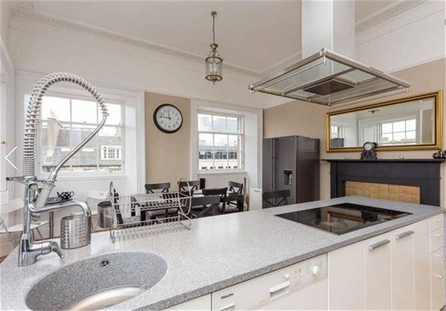  Image of 4 bedroom Flat to rent in Albyn Place Edinburgh EH2 at New Town Edinburgh Edinburgh, EH2 4NG