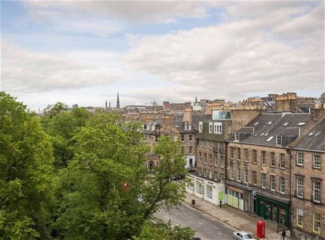  Image of 4 bedroom Flat to rent in Albyn Place Edinburgh EH2 at New Town Edinburgh Edinburgh, EH2 4NG