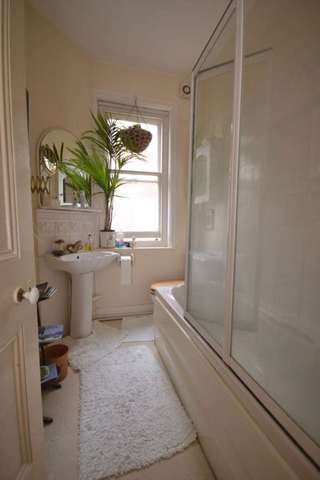  Image of 1 bedroom House Share to rent in Alexandra Road Reading RG1 at Alexandra Road  Reading, RG1 5PF