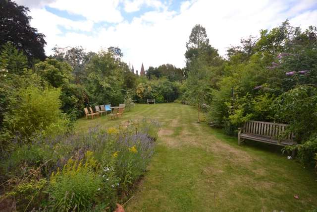  Image of 1 bedroom House Share to rent in Alexandra Road Reading RG1 at Alexandra Road  Reading, RG1 5PF
