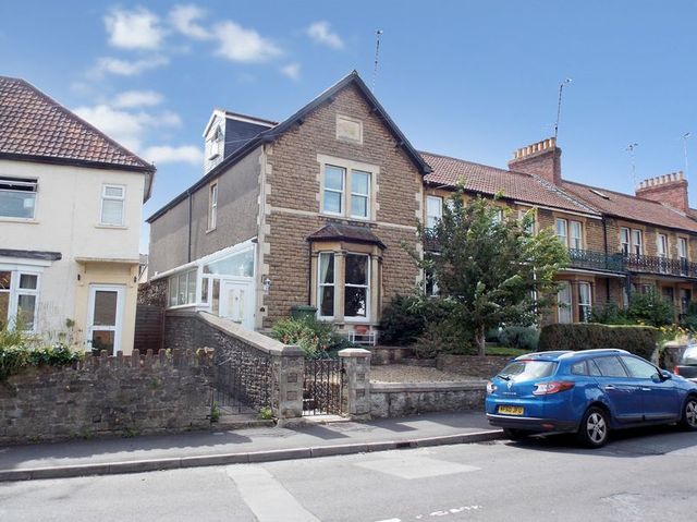  Image of 4 bedroom Terraced house for sale in Alexandra Road Frome BA11 at Alexandra Road  Frome, BA11 1LU