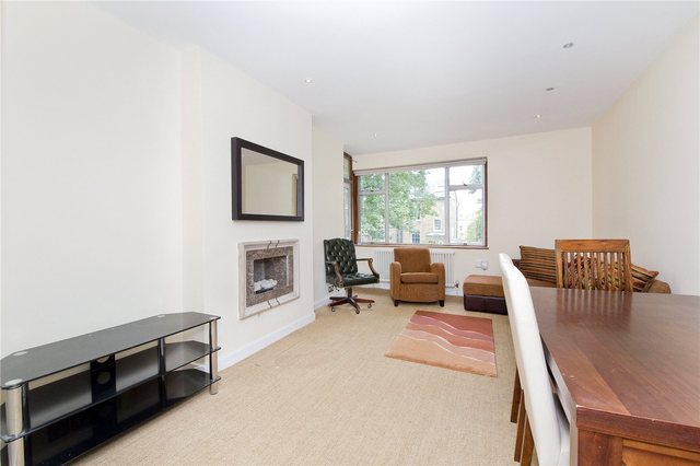 Image of 3 bedroom Flat to rent in Alwyne Square London N1 at Canonbury London Essex Road, N1 2JY