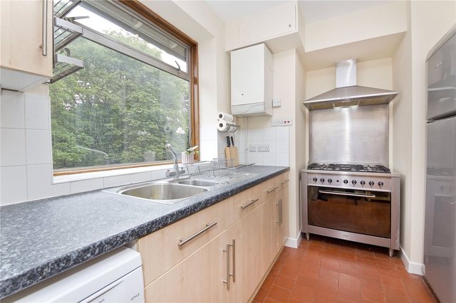  Image of 3 bedroom Flat to rent in Alwyne Square London N1 at Canonbury London Essex Road, N1 2JY